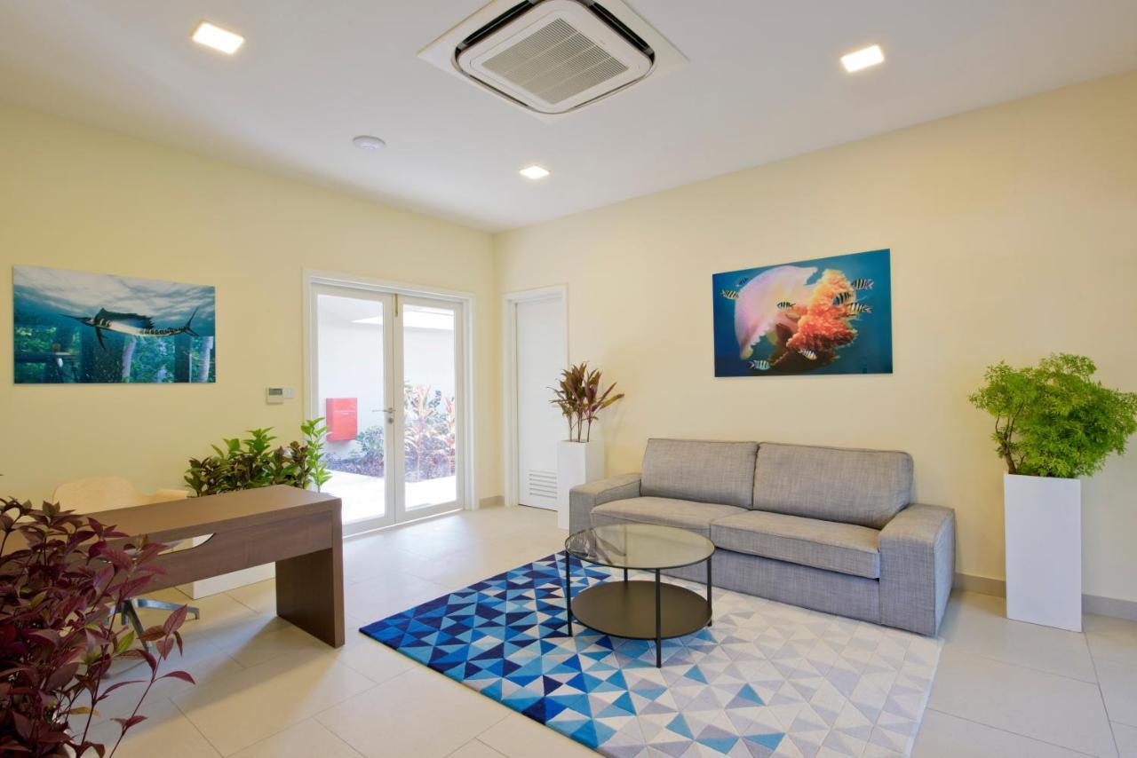 Kandima Maldives Kudahuvadhoo 외부 사진 A living room with a carpet
