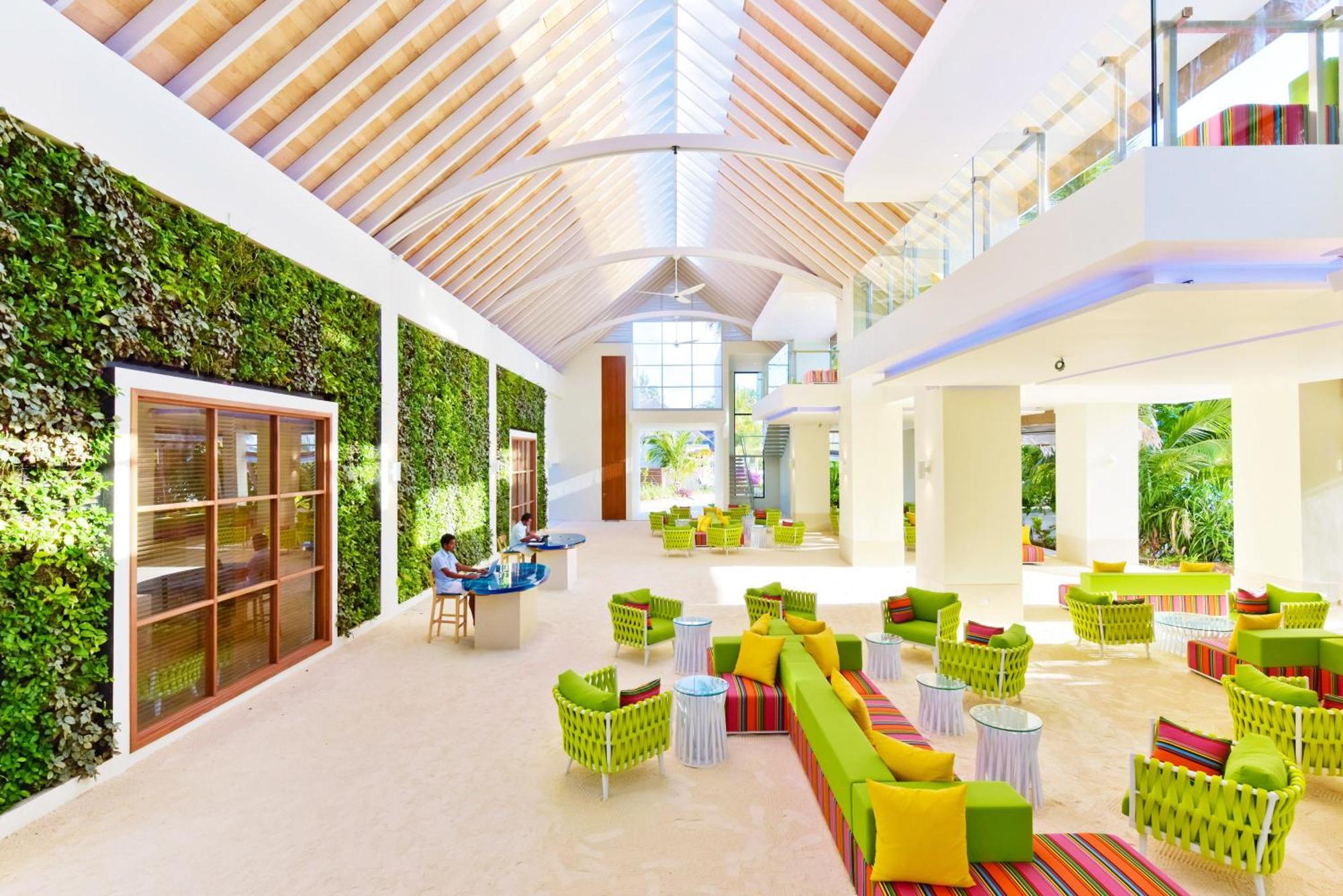 Kandima Maldives Kudahuvadhoo 외부 사진 The lobby of the hotel