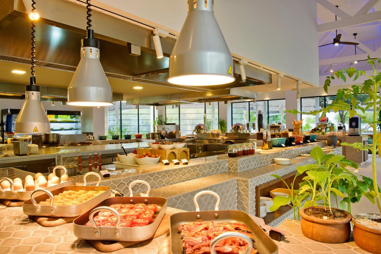 Kandima Maldives Kudahuvadhoo 외부 사진 The buffet at the hotel