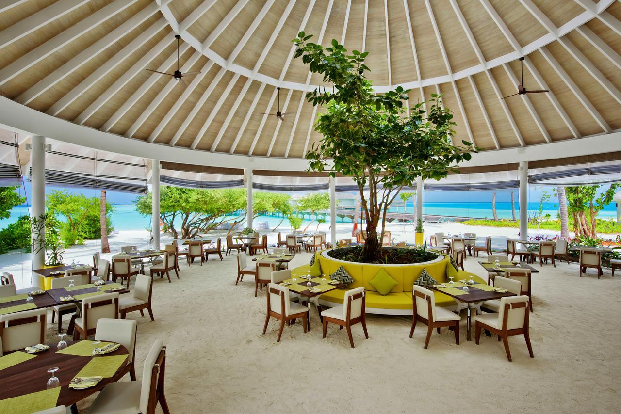 Kandima Maldives Kudahuvadhoo 외부 사진 The restaurant at the resort